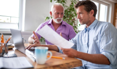 Le pacte Dutreil est un outil précieux pour faciliter la transmission d’une entreprise familiale. Il permet de réduire les charges fiscales des héritiers et de garantir la continuité de l’activité. ( crédit photo : Shutterstock )