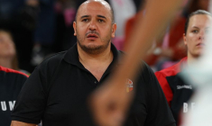 L'entraîneur Rachid Meziane lors d'un match France contre Belgique lors des Jeux Olympiques 2024