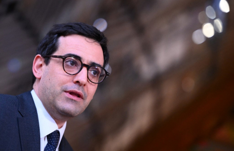 Stephane Sejourne, à Bruxelles, le 18 février 2025 ( AFP / JOHN THYS )