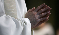 un juge d'instruction parisien a finalement ordonné un non-lieu concernant un prêtre mis en examen en 2022 pour viol sur un adolescent qui l'accusait de l'avoir drogué ( AFP / FRANCOIS GUILLOT )