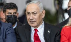 Le Premier ministre israélien Benjamin Netanyahu assiste à une cérémonie à Jérusalem-Est, près de la barrière de séparation avec la ville de Ramallah, en Cisjordanie occupée par Israël, le 5 juillet 2026 ( AFP / ilia YEFIMOVICH )