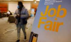 Un salon de l'emploi est organisé pour les postes liés au transport aérien à l'aéroport international Logan de Boston