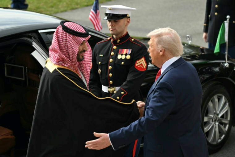 Donald Trump accueille le prince héritier saoudien Mohammed ben Salmane à la Maison Blanche, le 18 novembre 2025 à Washington ( AFP / ANDREW CABALLERO-REYNOLDS )