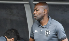 Claudio Caçapa reprend du service à Botafogo