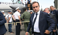 Le ministre français des Armées Sébastien Lecornu au Salon aéronautique du Bourget le 17 juin 2025. ( AFP / Bertrand GUAY )