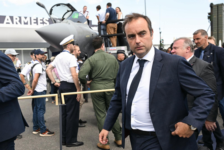 Le ministre français des Armées Sébastien Lecornu au Salon aéronautique du Bourget le 17 juin 2025. ( AFP / Bertrand GUAY )