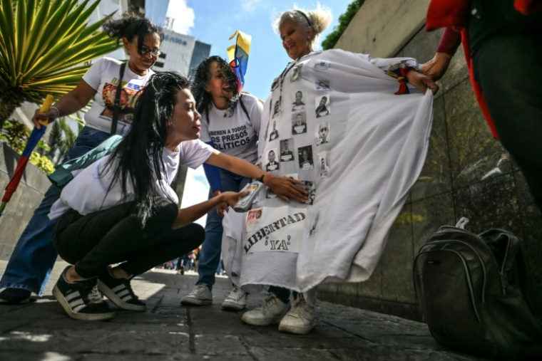 Manifestation pour la libération des prisonniers politiques devant les bureaux des Nations Unies à Caracas, le 18 février 2026 ( AFP / Juan BARRETO )