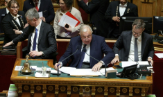 Le président du Sénat Gérard Larcher lors du débat sur le projet de budget de la sécurité sociale, le 26 novembre 2025 au Sénat, à Paris  ( AFP / GEOFFROY VAN DER HASSELT )