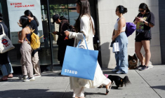 File d'attente devant une boutique pop-up dans le quartier de SoHo à New York