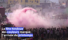 Les Indiens célèbrent Holi, la fête hindoue des couleurs
