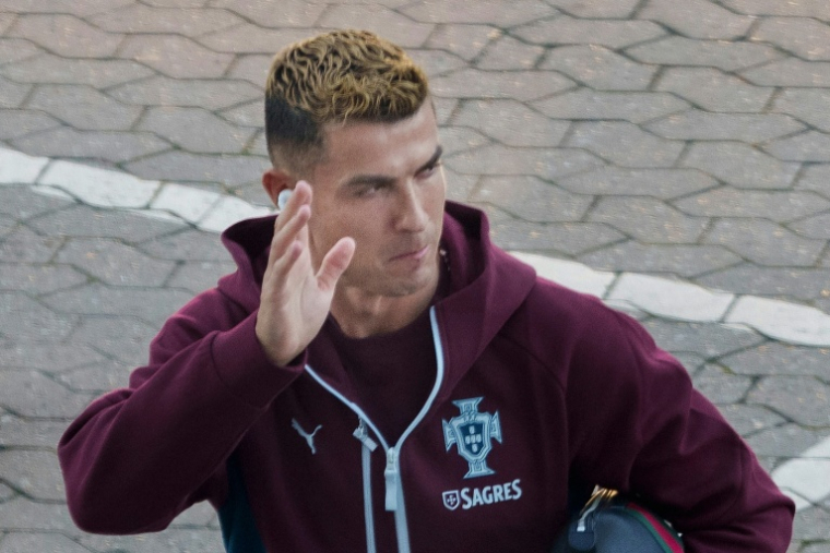 Avant finalement de quitter le rassemblement de sa sélection, la star du Portugal Cristiano Ronaldo était arrivé à l'entraînement en saluant les supporters, le 30 septembre 2026 ( Ritzau Scanpix / Liselotte Sabroe )
