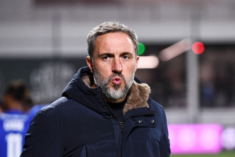 L’entraîneur bastiais reconnaît « une idiotie » après son geste, mais s’en prend aussi aux Pallois