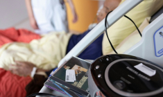Un patient en soins palliatifs à l'hôpital AP-HP Paul-Brousse à Villejuif, dans le Val-de-Marne, le 4 juin 2025 ( AFP / Thomas SAMSON )