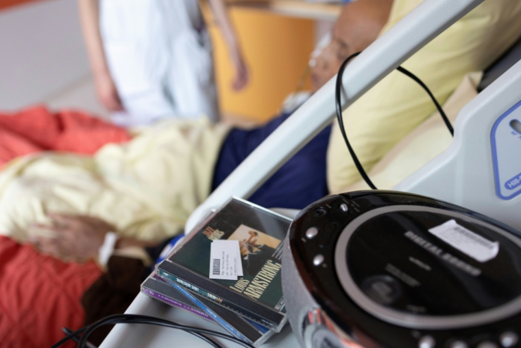Un patient en soins palliatifs à l'hôpital AP-HP Paul-Brousse à Villejuif, dans le Val-de-Marne, le 4 juin 2025 ( AFP / Thomas SAMSON )