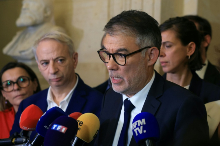 Le Premier secrétaire du PS Olivier Faure devant la presse à l'Assemblée nationale à Paris, le 31 octobre 2025 ( AFP / Alain JOCARD )