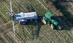 Le Sénat a adopté le projet de loi d'urgence agricole dans une version nettement modifiée par la droite pour lever les contraintes au métier d'agriculteur, suscitant l'inquiétude des associations environnementales et du gouvernement ( AFP / Damien MEYER )