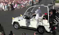 Le pape Léon XIV arrive à Madrid pour une gigantesque messe en plein air