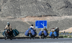 Transport de jerricans de carburant iraniens de contrebande, à la périphérie de Quetta, dans la province du Baloutchistan au Pakistan le 14 mars 2026 ( AFP / Banaras KHAN )