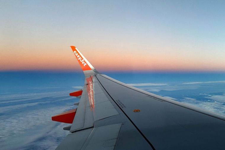 L'aile d'un avion EasyJet
