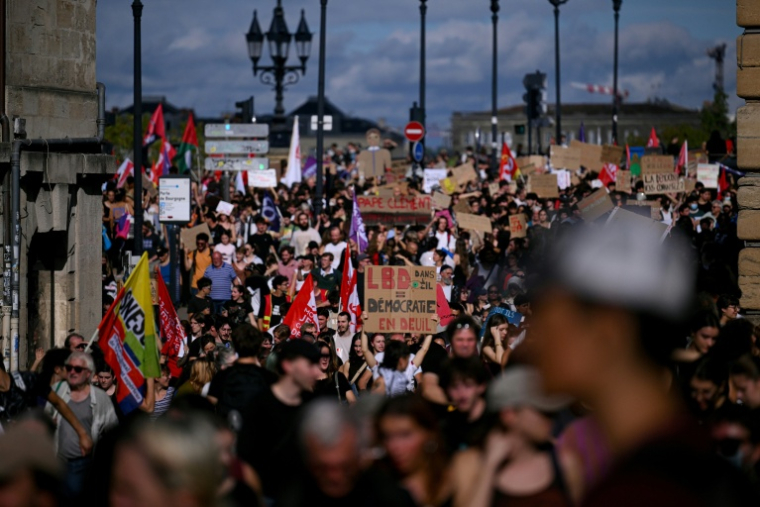 Manifestation de lycéens à Bordeaux le 13 octobre 2026 ( AFP / Christophe ARCHAMBAULT )