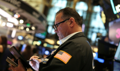 Un opérateur à la Bourse de New York le 7 août 2025 ( AFP / TIMOTHY A. CLARY )