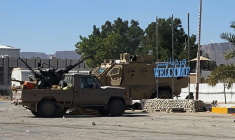 Cette capture vidéo montre des forces pro-saoudiennes déployées dans l'aéroport international de Seyoun, dans la province yéménite d'Hadramout, où elles affrontent des forces séparatistes appuyées par les Emirats arabes unis, le 3 janvier 2026 ( AFP / - )