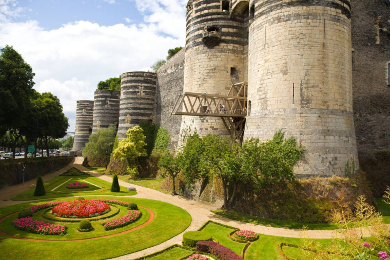 Des monuments nationaux pourraient accueillir des tiers lieux / iStock-JoseIgnacioSoto
