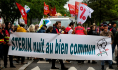 Des manifestants opposés à la tenue de la Nuit du bien commun, à Nantes, le 5 juin 2025 ( AFP / Fred TANNEAU )