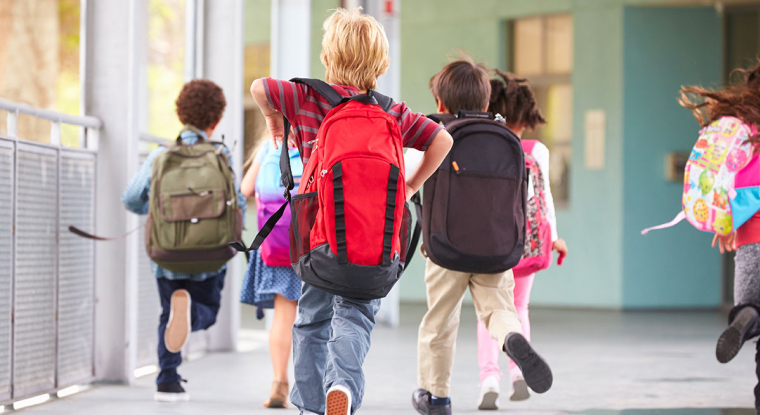 Optez pour le service Cesu+ pour bénéficier du crédit d'impôt instantané pour les gardes d'enfants. (© Adobestock)