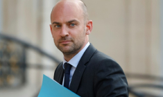 Le ministre des Affaires étrangères Jean-Noël Barrot arrive à l'Elysée, le 5 mai 2025 à Paris ( AFP / Ludovic MARIN )