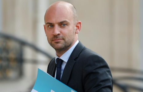 Le ministre des Affaires étrangères Jean-Noël Barrot arrive à l'Elysée, le 5 mai 2025 à Paris ( AFP / Ludovic MARIN )