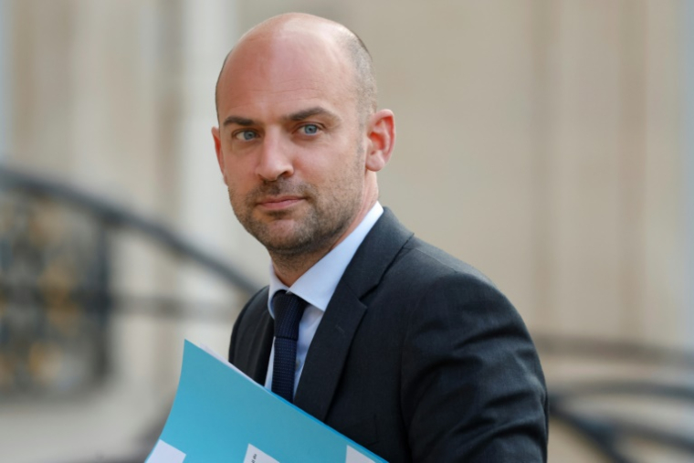 Le ministre des Affaires étrangères Jean-Noël Barrot arrive à l'Elysée, le 5 mai 2025 à Paris ( AFP / Ludovic MARIN )