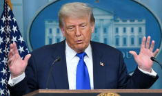 Le président américain Donald Trump lors d'une conférence de presse à la Maison Blanche, le 27 juin 2025 à Washington ( AFP / ANDREW CABALLERO-REYNOLDS )