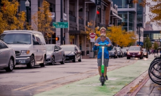 Sexe, âge, niveau de vie... Qui sont les utilisateurs de trottinettes électriques? (Crédit photo: Brett Sayles - Pexels)