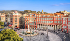 (Crédits photo : Adobe Stock - ville française Nice, place Masséna)