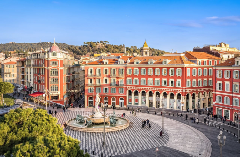 (Crédits photo : Adobe Stock - ville française Nice, place Masséna)