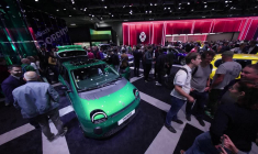 Mondial de l'auto : l'électrique reste trop cher pour certains consommateurs