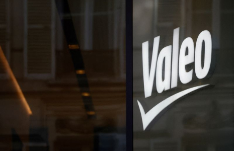 Photo du logo de l'équipementier automobile français Valeo à Paris, en France