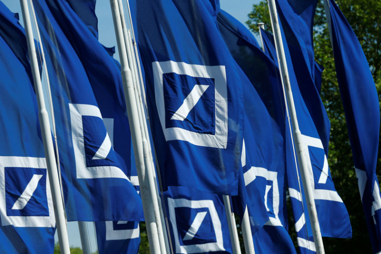 POURQUOI L'ALLEMAGNE VEUT UNE FUSION POUR RENFORCER DEUTSCHE BANK