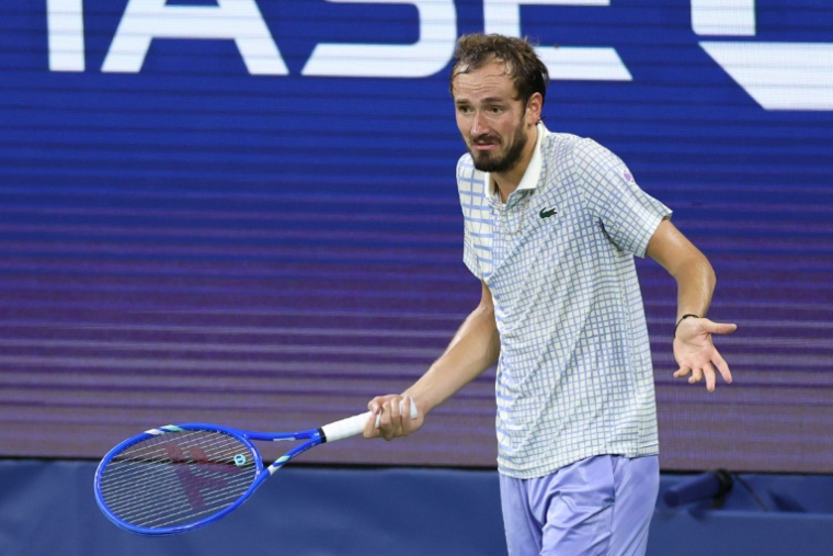 Le Russe Daniil Medvedev battu par le Français Benjamin Bonzi dès le 1er tour de l'US Open, le 24 août 2025 à New York ( AFP / CHARLY TRIBALLEAU )