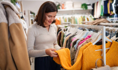 La vente de vêtements sur les plateformes de seconde main peut être déléguée à un gestionnaire de compte. ( crédit photo : Getty Images )