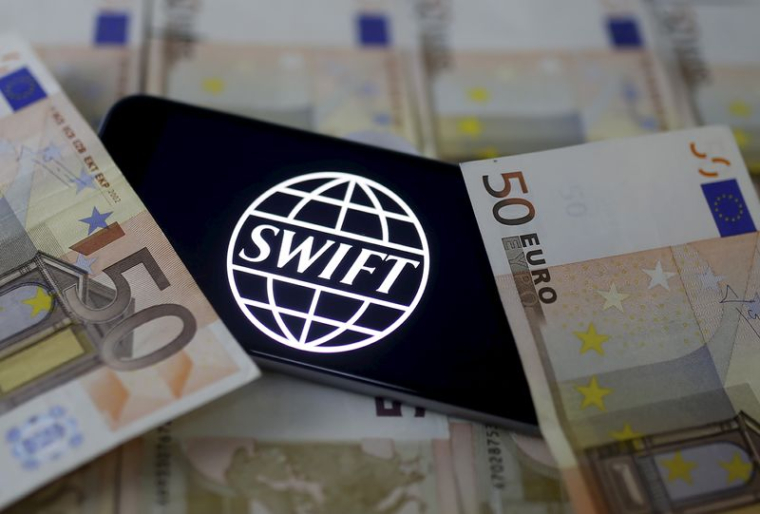 L'UNION EUROPÉENNE PEU SUSCEPTIBLE DE BLOQUER L'ACCÈS DE LA RUSSIE À SWIFT DANS L'IMMÉDIAT-SOURCES