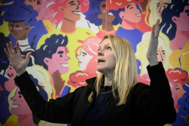 Laura André-Boyet, première instructrice française d'astronautes pour l'Agence spatiale européenne, pose le  10 mars 2026 à Toulouse ( AFP / Lionel BONAVENTURE )