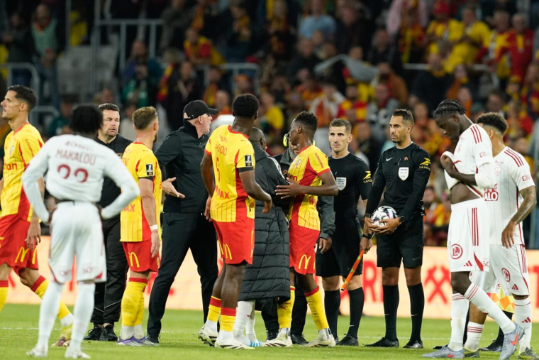 La direction de l’arbitrage explique l’exclusion de Magnetti et Roy à la fin de Lens-Brest