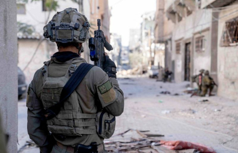Des soldats israéliens opèrent dans la bande de Gaza