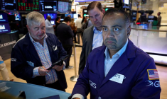 Des traders travaillent à la Bourse de New York (NYSE).
