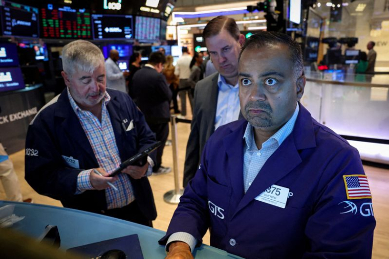 Des traders travaillent à la Bourse de New York (NYSE).