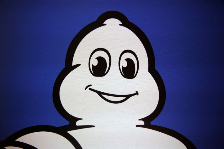 Bibendum, la mascotte de l'homme Michelin, avant une conférence de presse à Paris