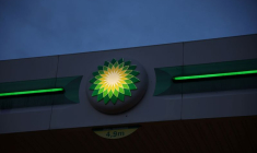 Le logo de British Petrol BP à la station-service de Pienkow, en Pologne