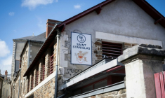 L'entrée du collège-lycée privé Saint-Stanislas à Nantes le 29 août 2025 ( AFP / Loic VENANCE )